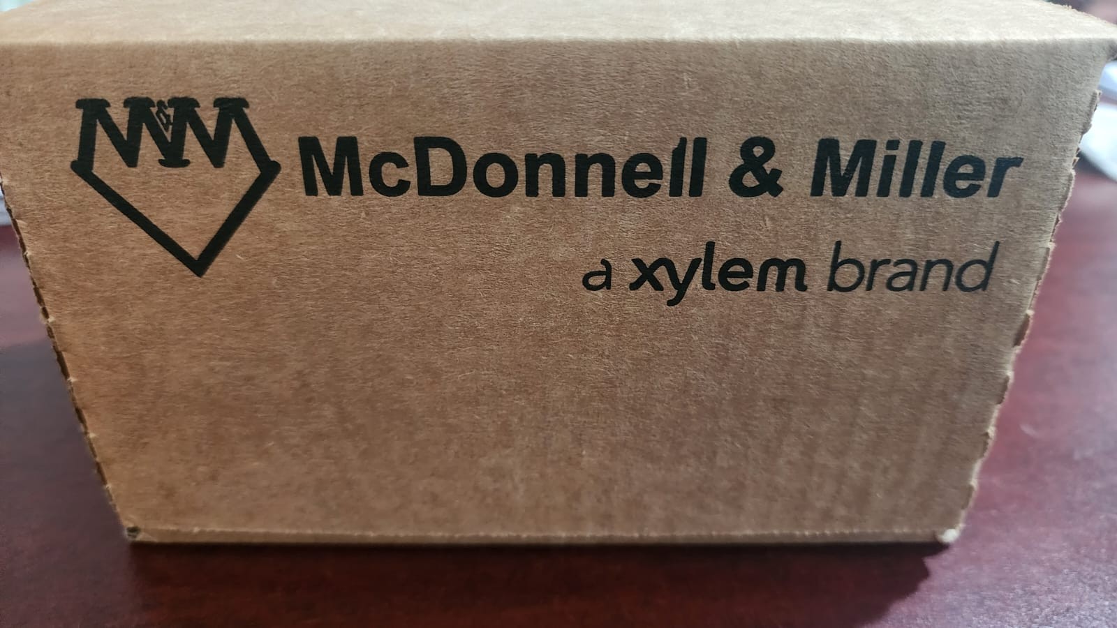 Caja original McDonnell & Miller a Xylem brand